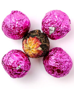 фото - Черный чай с лепестками розы (Розовый шар)