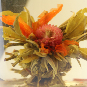 фото - Связанный чай Метис, белый чай с лилией и хризантемой, чайный шарик