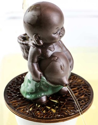 фото - Фігурка для чайної церемонії Писяючий хлопчик, зелений, 6.5х5х10 см