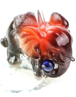 фото - слон меняет цвет. Зеленый