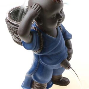 фото - Фігурка для чайної церемонії Пісяючий хлопчик із ситом, синій, 7х9х15 см