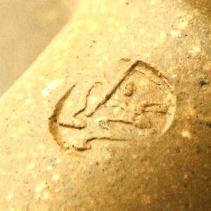 фото - Заварочный чайник Де Чжун, Исин,  клеймо мастера, с водяным замком, объем 500 мл