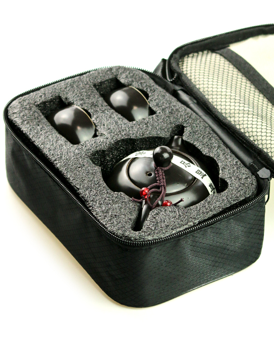 фото - Чайний сервіз дорожній, чайник Сі Ши 180 мл та 2 піали 50 мл, кераміка в нефритовій глазурі фото - Чайний сервіз дорожній, чайник Сі Ши 180 мл та 2 піали 50 мл, кераміка в нефритовій глазурі