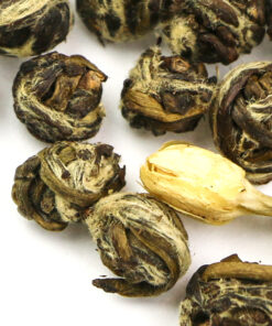 фото - Зеленый чай жемчужина дракона с цветками жасмина